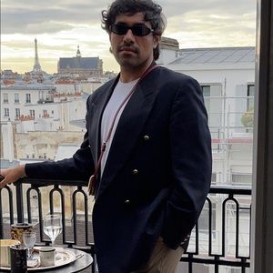 Meet your Posher, Emanuel